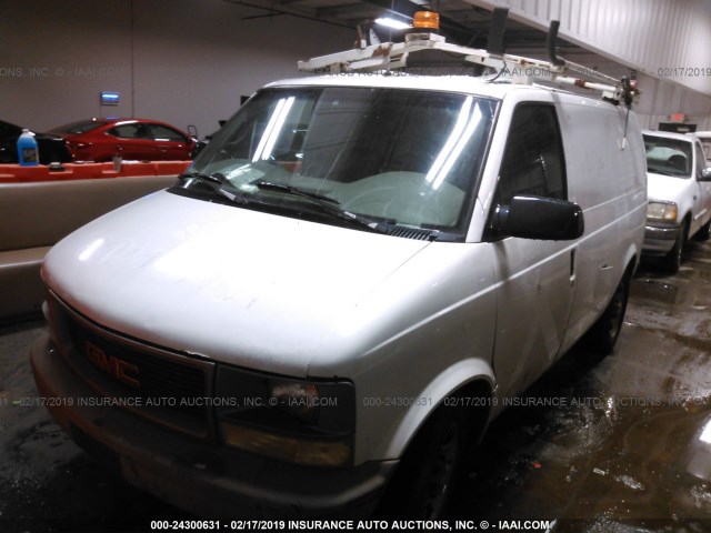 1GTDM19X25B505612 - 2005 GMC SAFARI XT WHITE photo 2