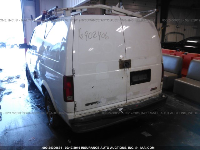 1GTDM19X25B505612 - 2005 GMC SAFARI XT WHITE photo 3