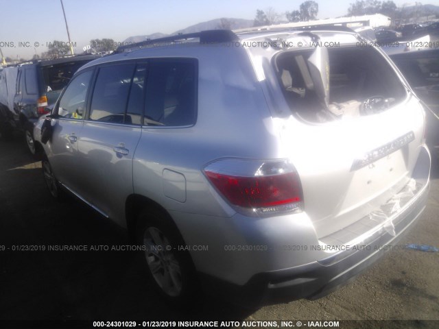 5TDZA3EH9DS035062 - 2013 TOYOTA HIGHLANDER PLUS SILVER photo 3