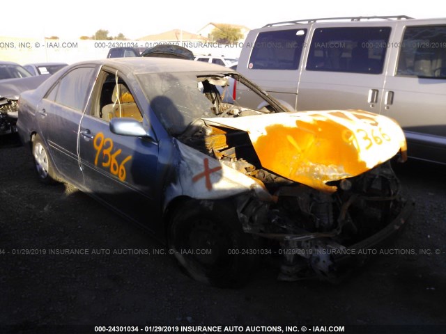 JTDBE32K220029366 - 2002 TOYOTA CAMRY LE/XLE/SE BLUE photo 1