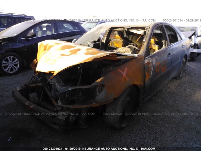 JTDBE32K220029366 - 2002 TOYOTA CAMRY LE/XLE/SE BLUE photo 2