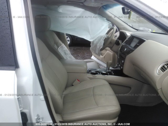 5N1AR2MN7EC617571 - 2014 NISSAN PATHFINDER S/SV/SL/PLATINUM WHITE photo 5
