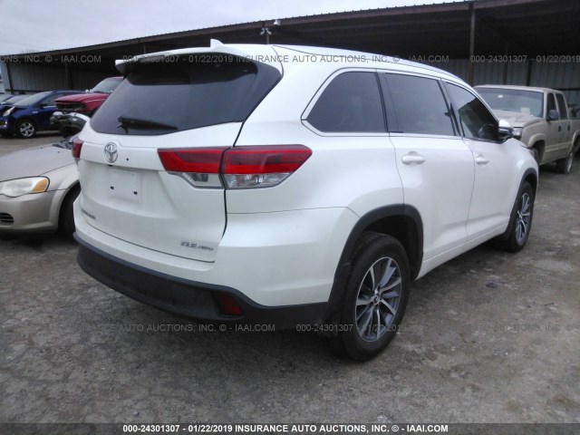 5TDJZRFH9HS519021 - 2017 TOYOTA HIGHLANDER SE/XLE WHITE photo 4