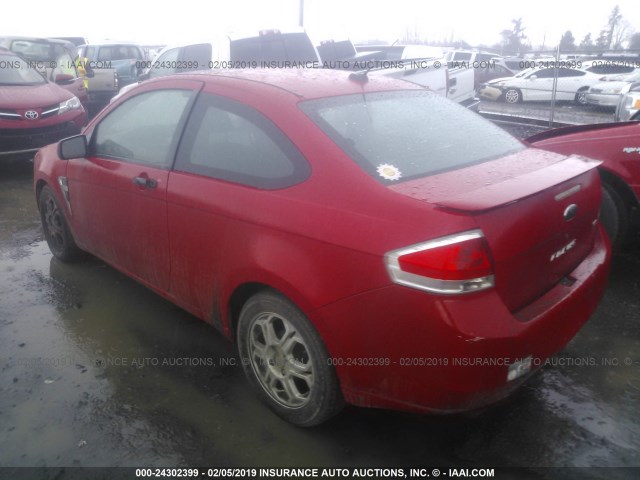 1FAHP33N78W145932 - 2008 FORD FOCUS SE/SEL/SES RED photo 3