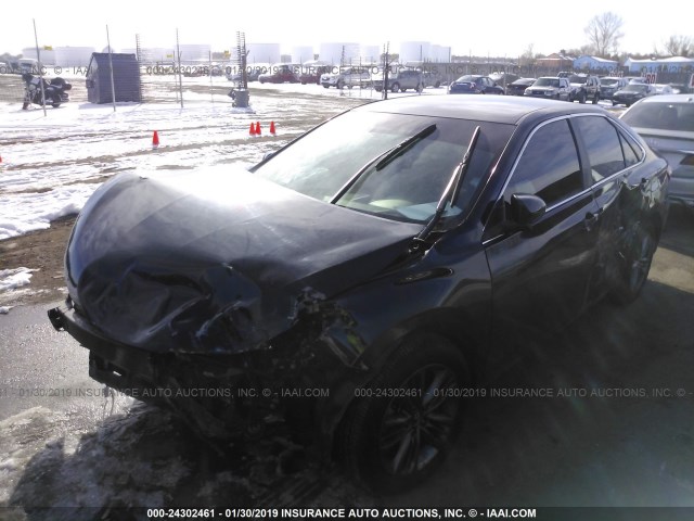 4T1BF1FK6HU786621 - 2017 TOYOTA CAMRY LE/XLE/SE/XSE შავი ფოტო 2