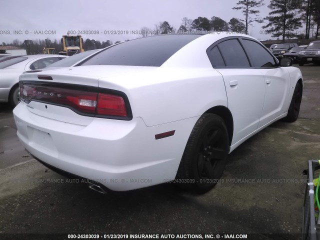 2C3CDXAT1DH584403 - 2013 DODGE CHARGER POLICE WHITE photo 4