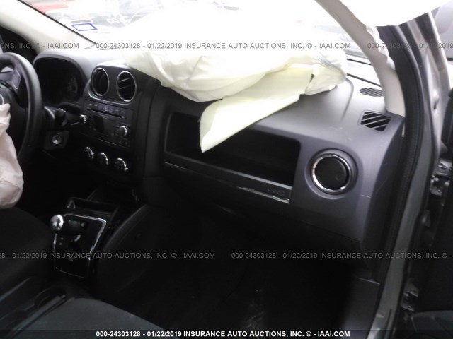 1C4NJCBA3CD651761 - 2012 JEEP COMPASS SPORT GRAY photo 5