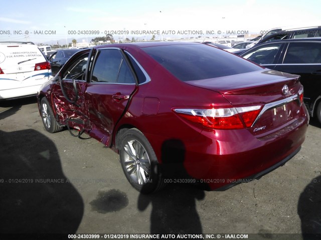 4T1BF1FK2GU585572 - 2016 TOYOTA CAMRY LE/XLE/SE/XSE RED photo 3
