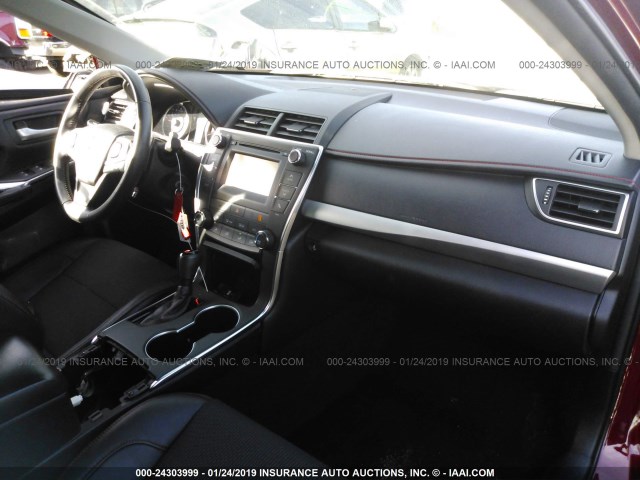 4T1BF1FK2GU585572 - 2016 TOYOTA CAMRY LE/XLE/SE/XSE RED photo 5