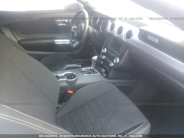 1FA6P8TH4G5262256 - 2016 FORD MUSTANG შავი ფოტო 5