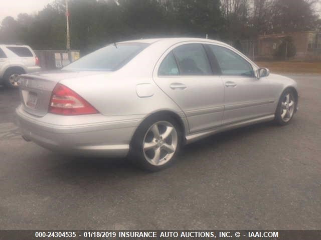 WDBRF40J45F663595 - 2005 MERCEDES-BENZ C Unknown photo 4