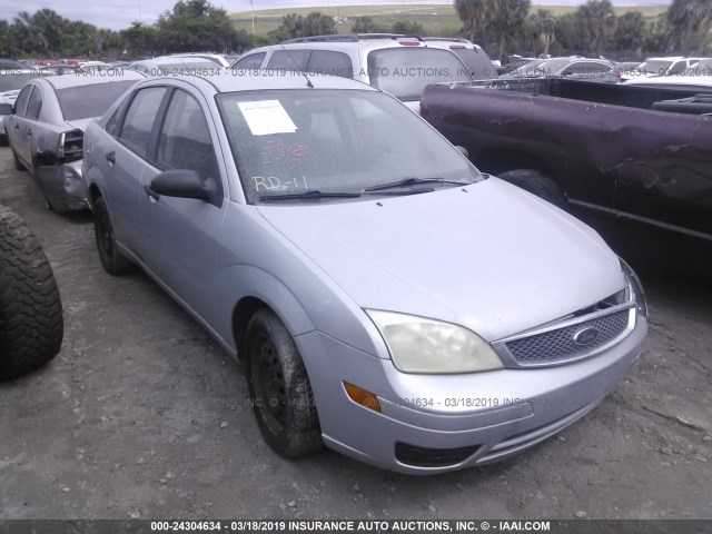1FAFP34N95W250604 - 2005 FORD FOCUS ZX4 GRAY photo 1
