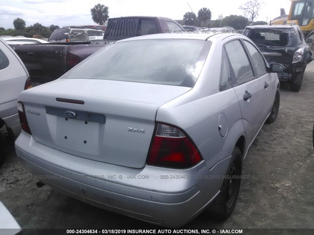 1FAFP34N95W250604 - 2005 FORD FOCUS ZX4 GRAY photo 4