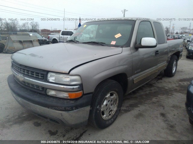 2GCEC19V711142062 - 2001 CHEVROLET SILVERADO C1500 SILVER photo 2