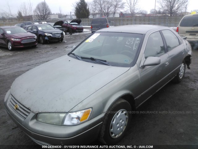 4T1BG22K8WU307346 - 1998 TOYOTA CAMRY CE/LE/XLE GRAY photo 2