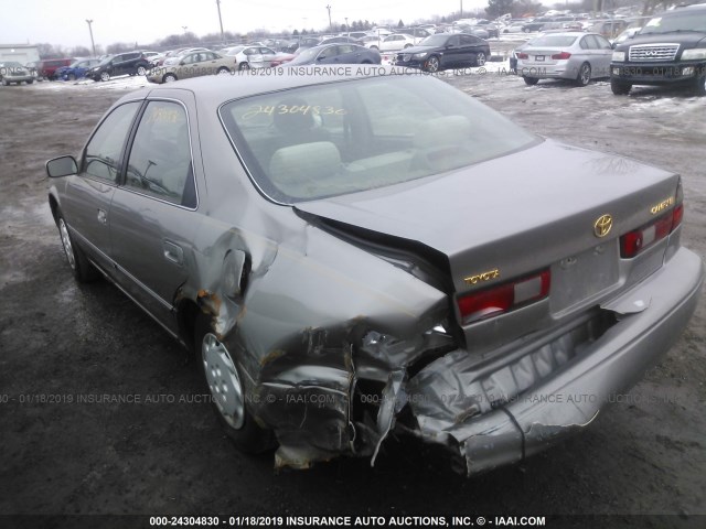 4T1BG22K8WU307346 - 1998 TOYOTA CAMRY CE/LE/XLE GRAY photo 3