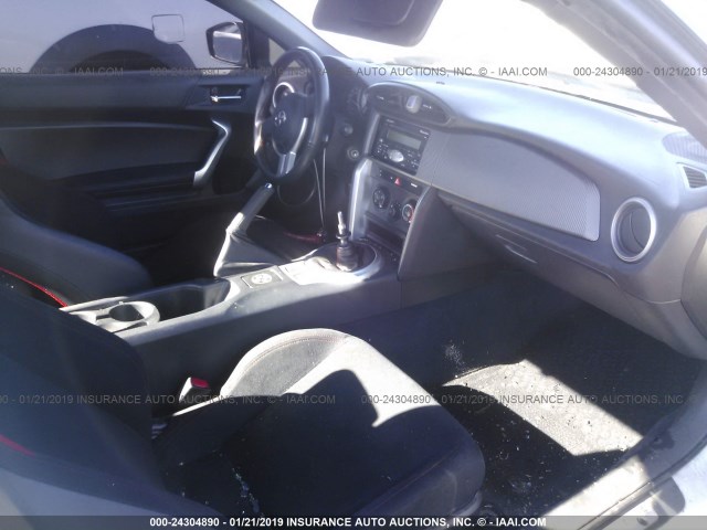 JF1ZNAA10G9702059 - 2016 TOYOTA SCION FR-S WHITE photo 5