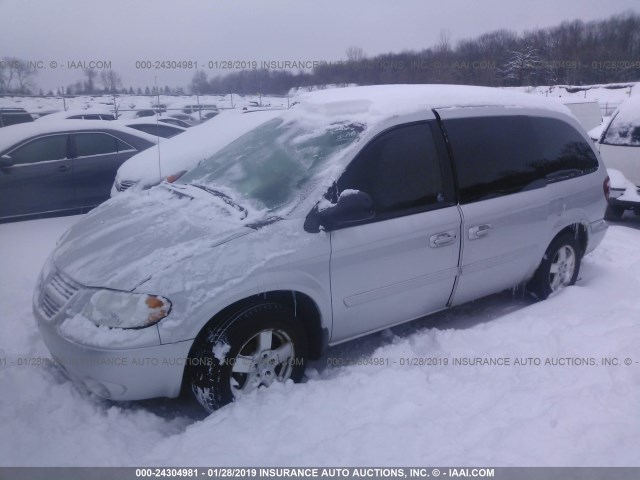 2D8GP44L75R458476 - 2005 DODGE GRAND CARAVAN SXT SILVER photo 2