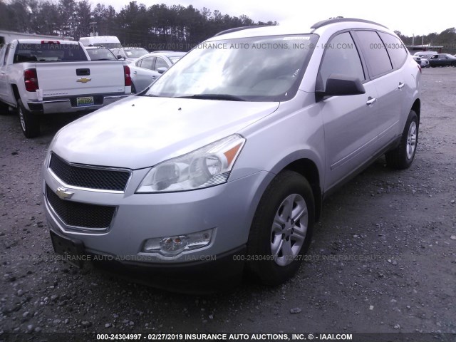 1GNKVEED8BJ192078 - 2011 CHEVROLET TRAVERSE SILVER photo 2