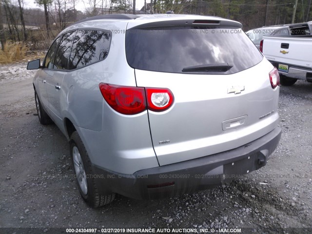 1GNKVEED8BJ192078 - 2011 CHEVROLET TRAVERSE SILVER photo 3