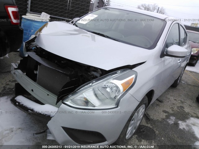 3N1CN7AP0KL802463 - 2019 NISSAN VERSA S/S PLUS/SV SILVER photo 2