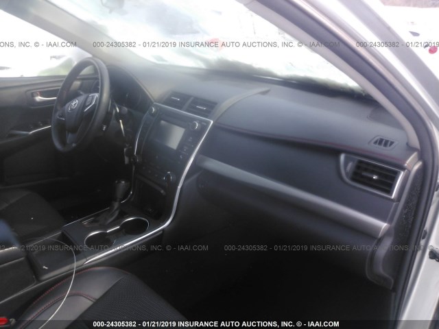 4T1BF1FK6GU227536 - 2016 TOYOTA CAMRY LE/XLE/SE/XSE SILVER photo 5