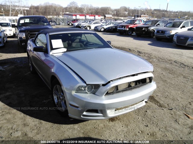 1ZVBP8EM8D5237419 - 2013 FORD MUSTANG SILVER photo 1