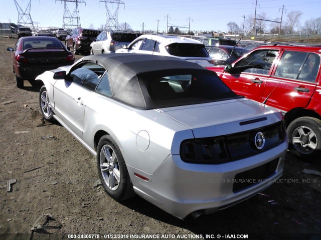 1ZVBP8EM8D5237419 - 2013 FORD MUSTANG SILVER photo 3