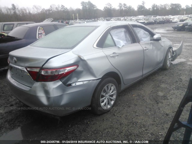 4T1BF1FK4FU099263 - 2015 TOYOTA CAMRY LE/XLE/SE/XSE ვერცხლისფერი ფოტო 4