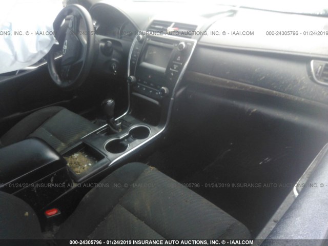 4T1BF1FK4FU099263 - 2015 TOYOTA CAMRY LE/XLE/SE/XSE ვერცხლისფერი ფოტო 5