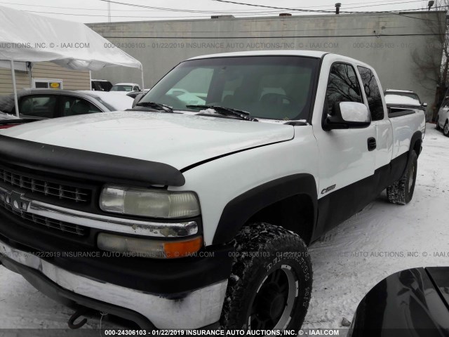 1GCGK29U1XE253769 - 1999 CHEVROLET SILVERADO K2500 WHITE photo 2