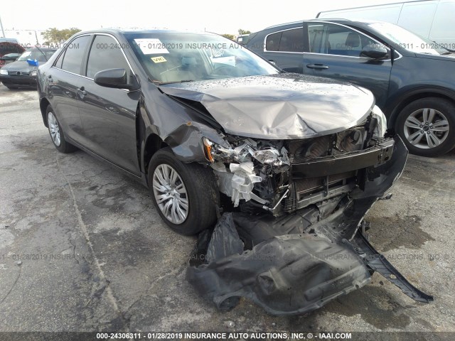 4T1BF1FK1EU798011 - 2014 TOYOTA CAMRY L/SE/LE/XLE 灰色 照片 1