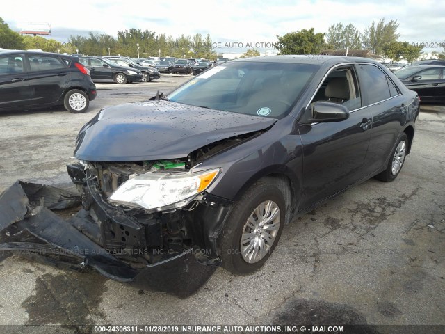 4T1BF1FK1EU798011 - 2014 TOYOTA CAMRY L/SE/LE/XLE 灰色 照片 2