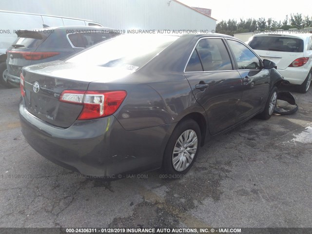 4T1BF1FK1EU798011 - 2014 TOYOTA CAMRY L/SE/LE/XLE 灰色 照片 4