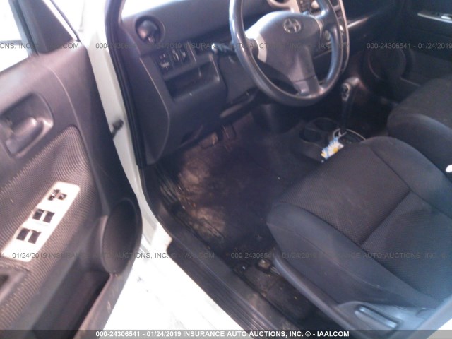 JTLKT324654026138 - 2005 TOYOTA SCION XB 白色 照片 5