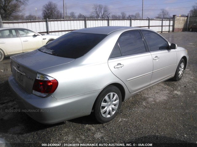 4T1BE32K55U508132 - 2005 TOYOTA CAMRY LE/XLE/SE SILVER photo 4