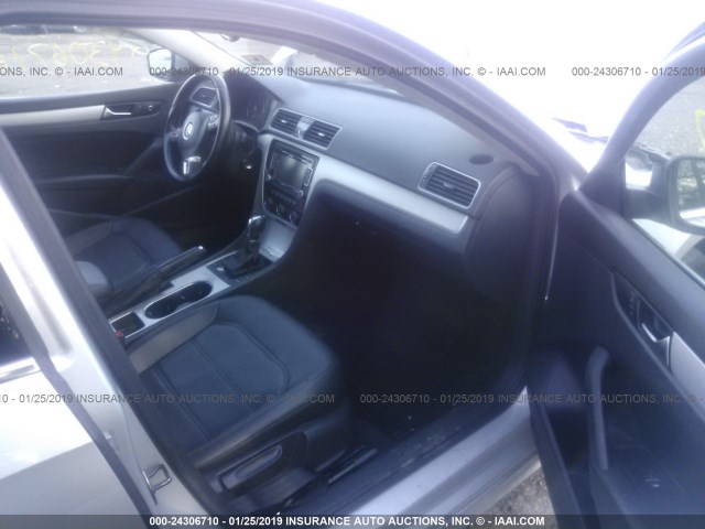 1VWBP7A35DC056393 - 2013 VOLKSWAGEN PASSAT SE SILVER photo 5