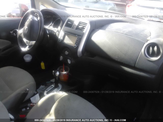 3N1CE2CP7EL426431 - 2014 NISSAN VERSA NOTE S/S PLUS/SV/SL RED photo 5