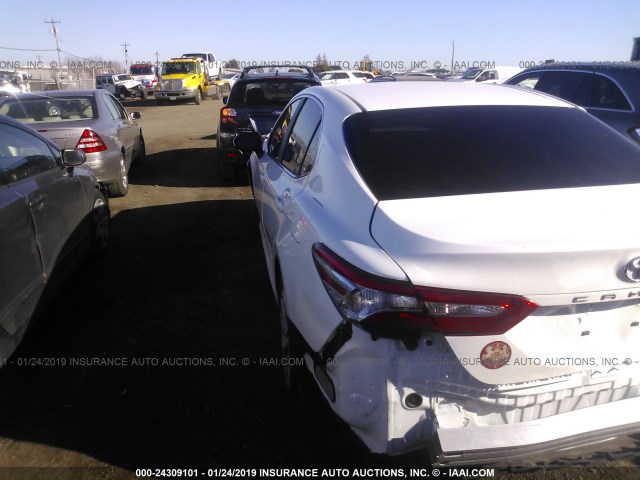 4T1B11HK4JU132900 - 2018 TOYOTA CAMRY L/LE/XLE/SE/XSE WHITE photo 3