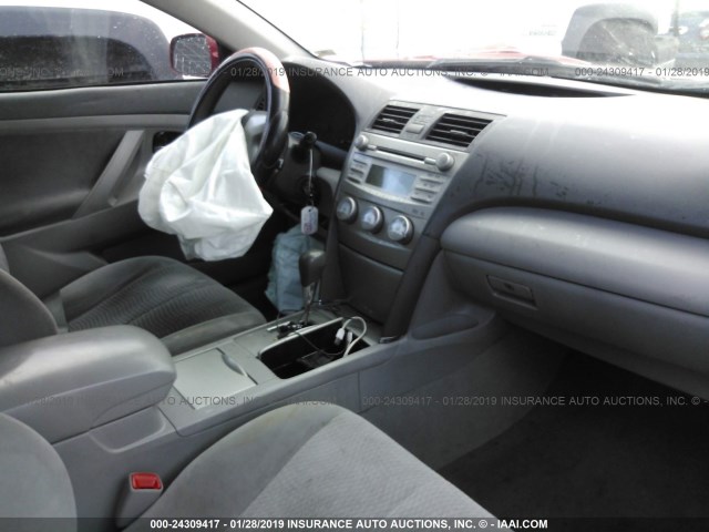 4T1BF3EKXBU705673 - 2011 TOYOTA CAMRY SE/LE/XLE 红色 照片 5