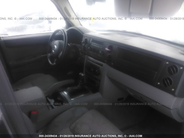 1J8HG48K36C354638 - 2006 JEEP COMMANDER BLACK photo 5