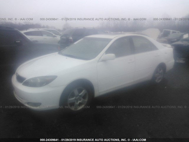 4T1BE32K34U364983 - 2004 TOYOTA CAMRY LE/XLE/SE WHITE photo 2