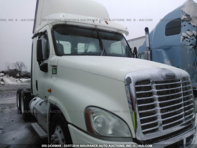 1FUJGEDV2CSBP4076 - 2012 FREIGHTLINER CASCADIA 125  WHITE photo 1