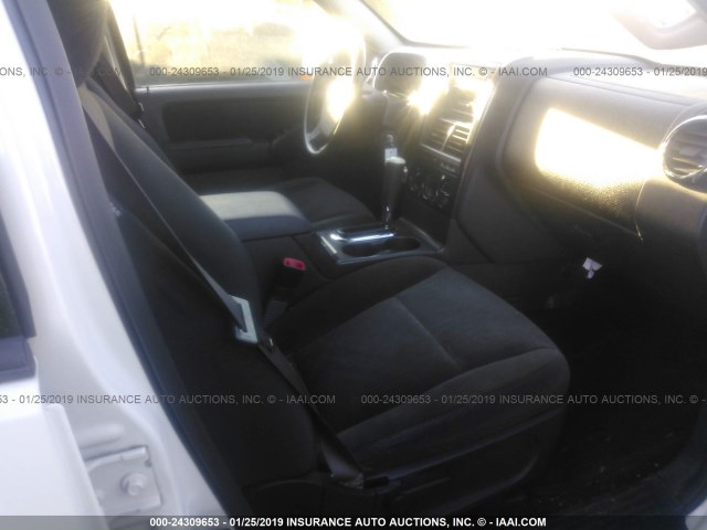 1FMEU73E29UA41533 - 2009 FORD EXPLORER XLT WHITE photo 5