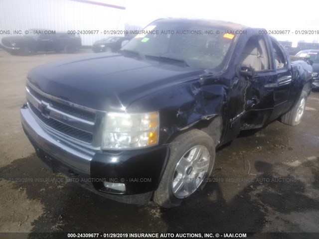 2GCEC19J971647722 - 2007 CHEVROLET SILVERADO C1500 BLACK photo 2