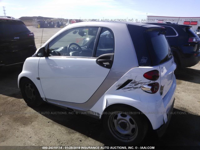 WMEEJ3BA4DK625555 - 2013 SMART FORTWO PURE/PASSION WHITE photo 3