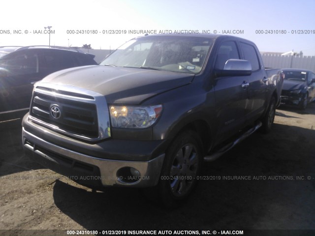 5TFEM5F1XAX015296 - 2010 TOYOTA TUNDRA CREWMAX SR5 GRAY photo 2