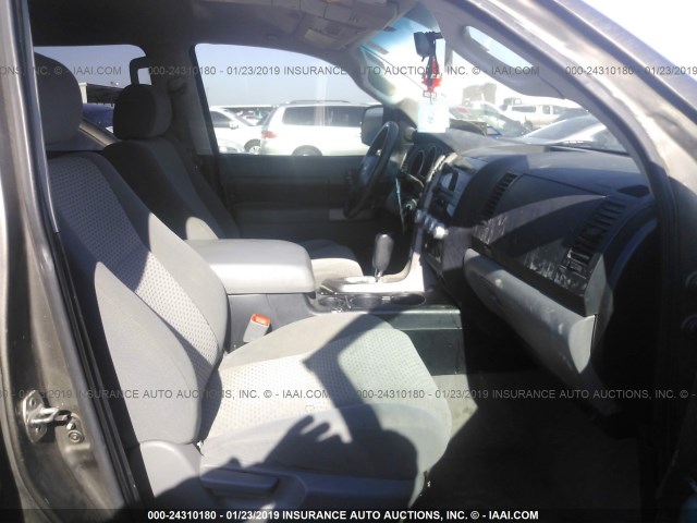 5TFEM5F1XAX015296 - 2010 TOYOTA TUNDRA CREWMAX SR5 GRAY photo 5