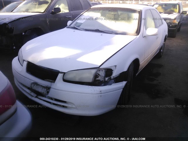 JT2BG22K9Y0446473 - 2000 TOYOTA CAMRY CE/LE/XLE WHITE photo 2