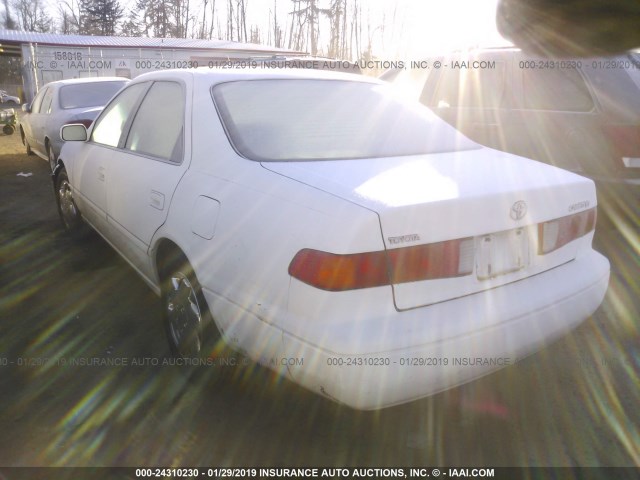 JT2BG22K9Y0446473 - 2000 TOYOTA CAMRY CE/LE/XLE WHITE photo 3